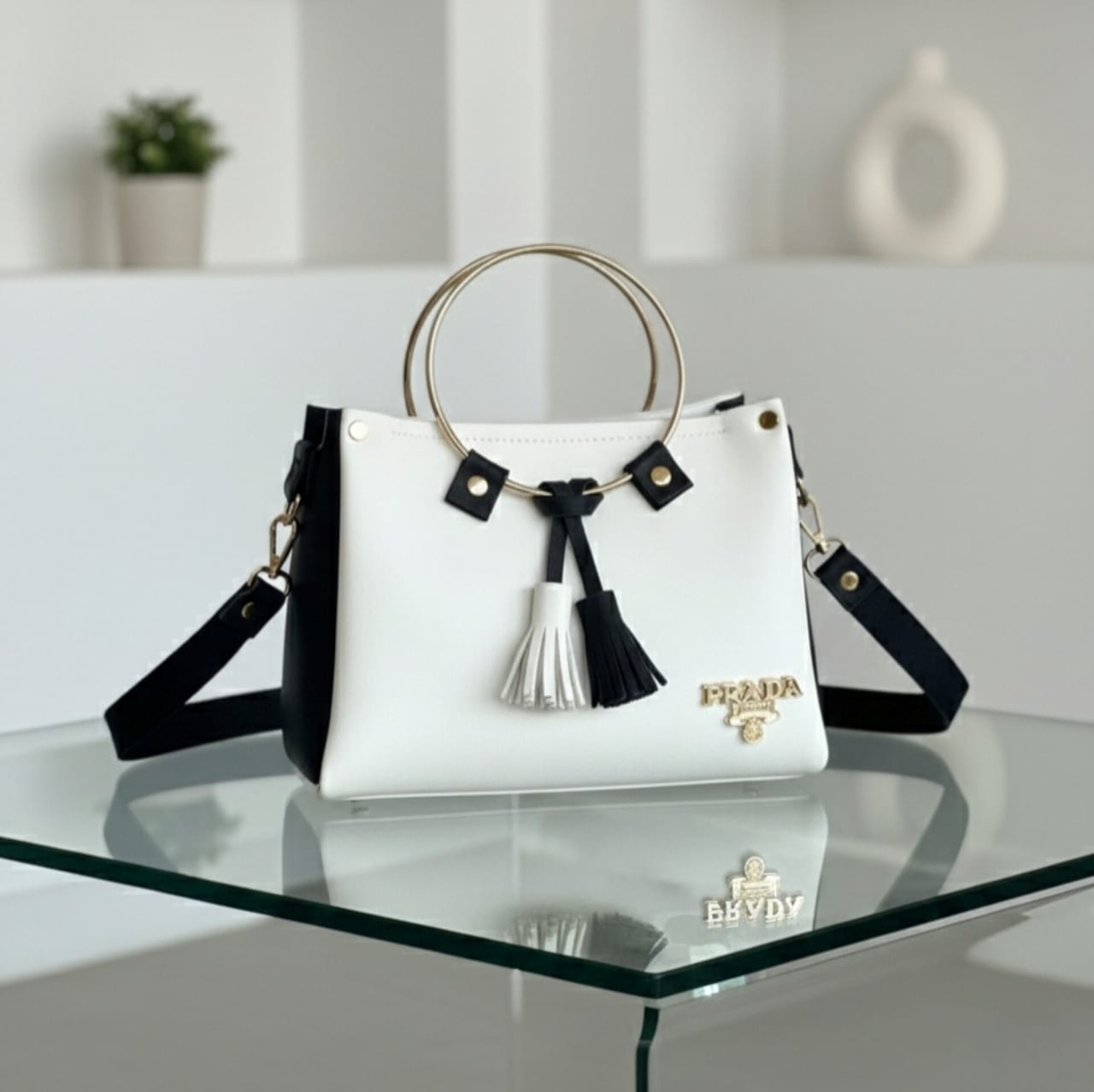 👜 Fashionable Round Handle Bags for Girls – Stand Out in Style/PRADA Brand